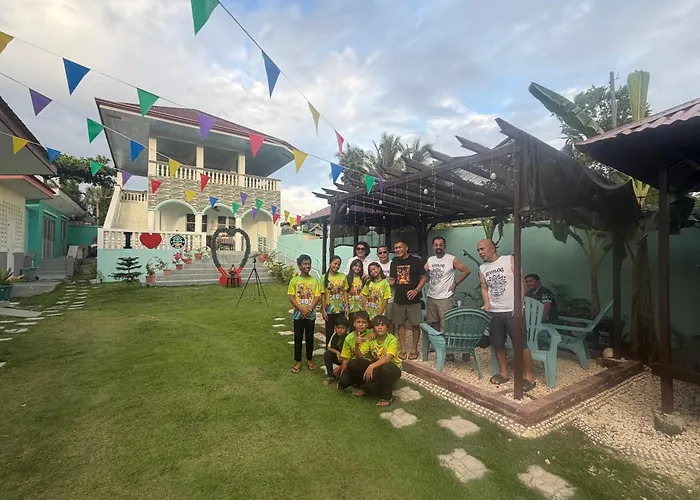 Lucenas Near Maravilla White Bed & Breakfast *