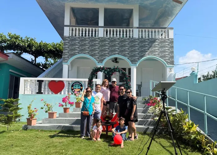 Lucenas Near Maravilla White Bed & Breakfast