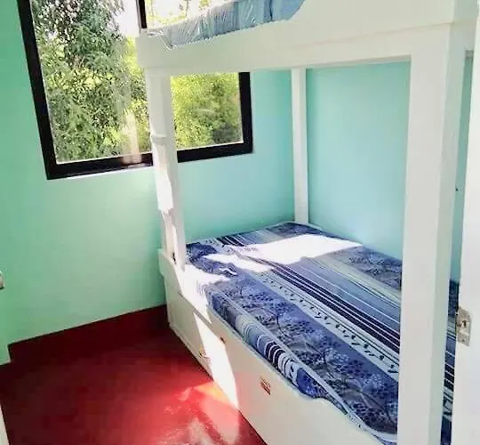 Lucenas Near Maravilla White Bed & Breakfast