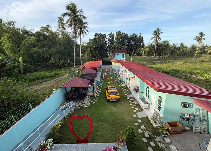 Lucenas Near Maravilla White Bed & Breakfast *